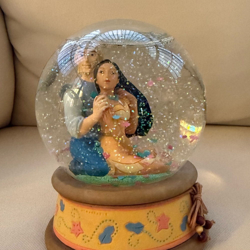 Disney Pocahontas Snow Globe